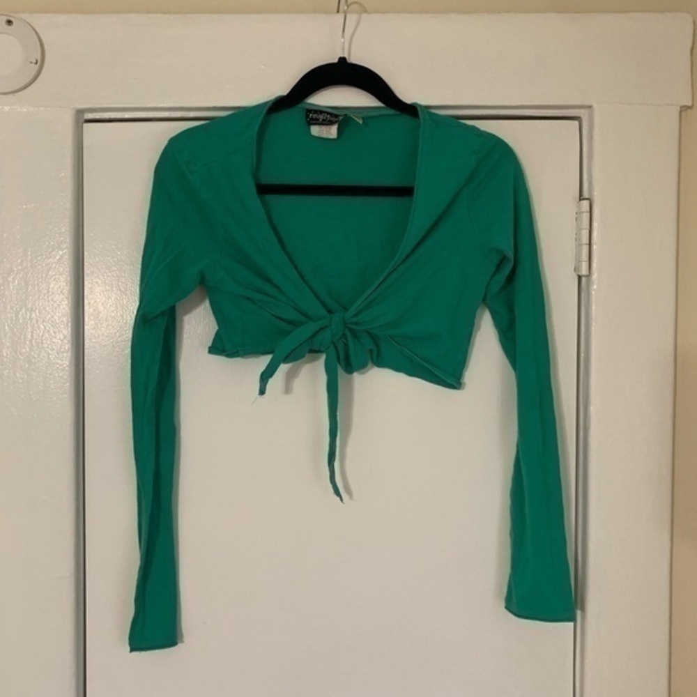 Green tie up chest long sleeved crop top Medium‎